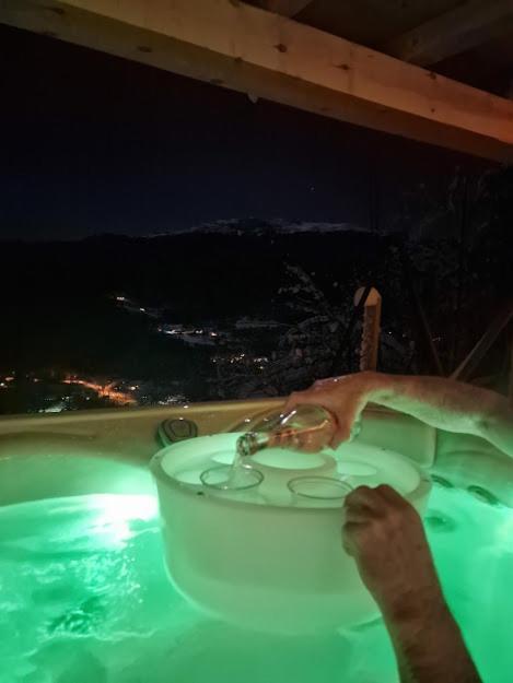 شقة Molden 1 - Med Jacuzzi! Luster المظهر الخارجي الصورة